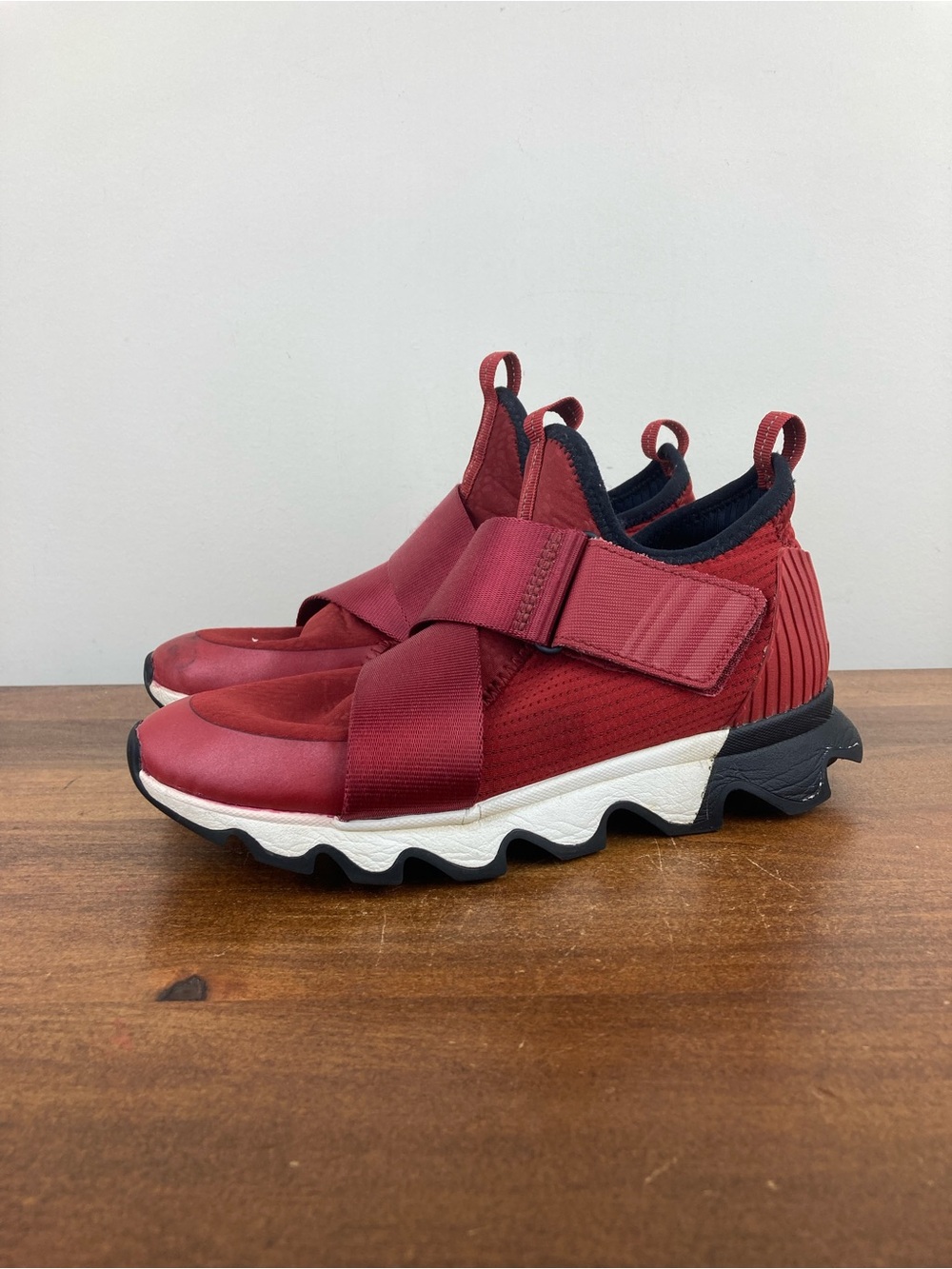 Sorel Kinetic Sneak Red Black Sneakers NL3774-660 Women's Size 6.5 No Insoles.